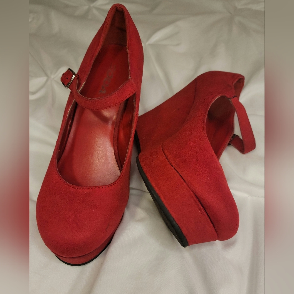 Faux suede || Red || Platform Wedges || 8.5